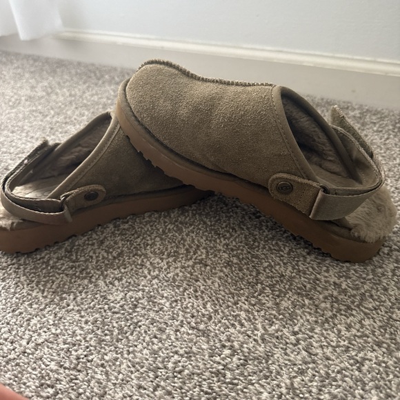 UGG Shoes - Women’s Tan suede UGG slippers